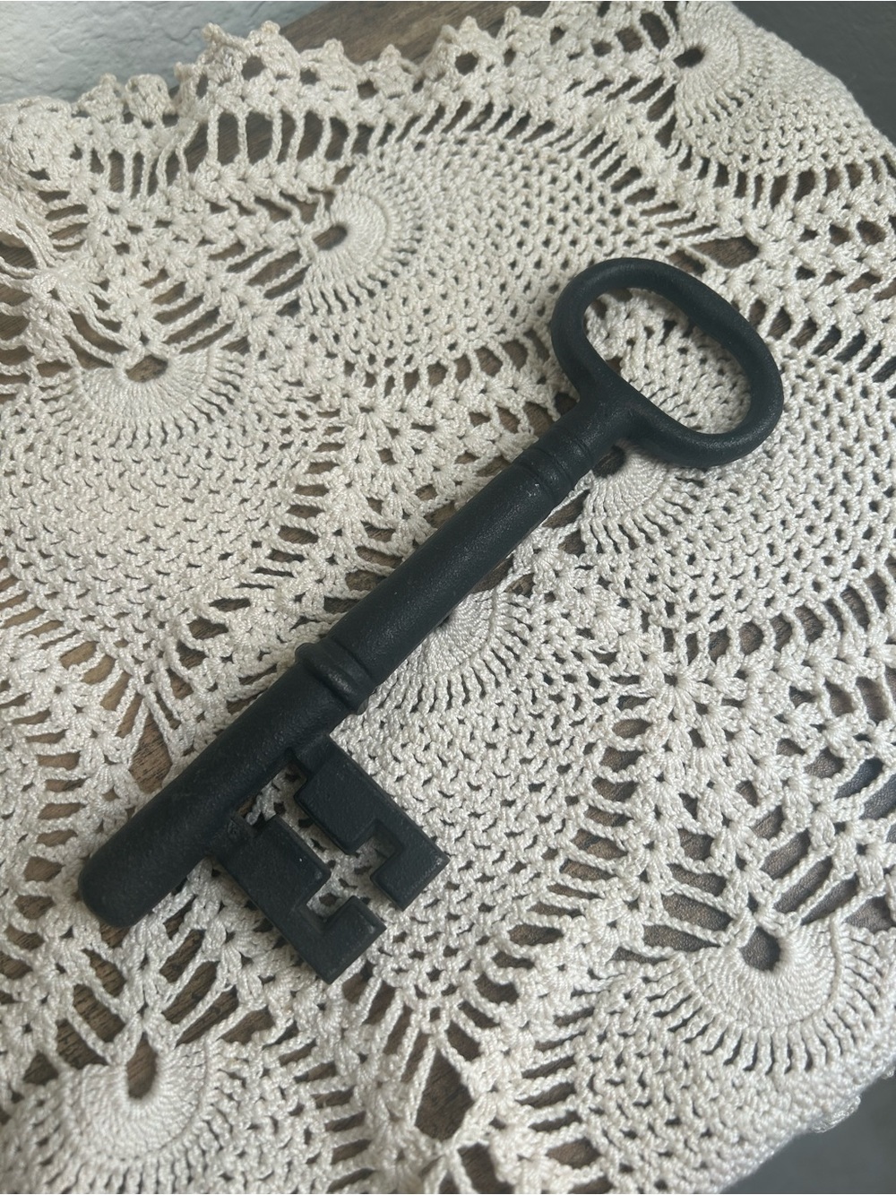 Decorative Cast Iron Skeleton Key in Black